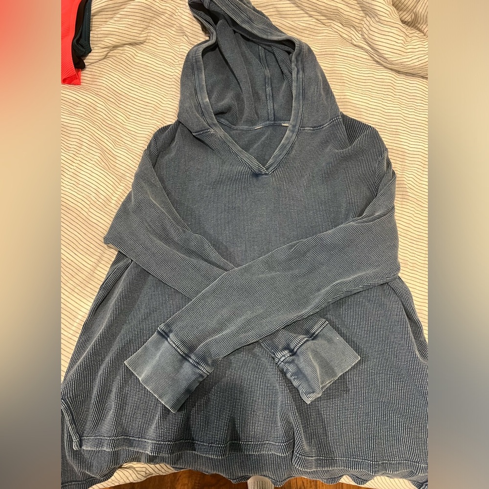 Cute hoodie sweater. So soft and comfy!!